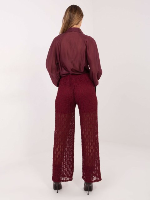 Eleganckie burgundowe spodnie damskie z koronką – szeroka nogawka