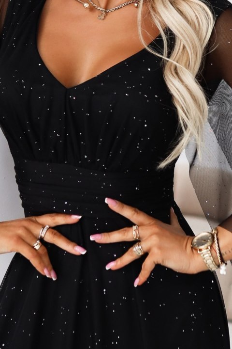 655-1 Długa połyskująca w świetle suknia z dekoltem i transparentnym rękawkiem - czarna - UNI