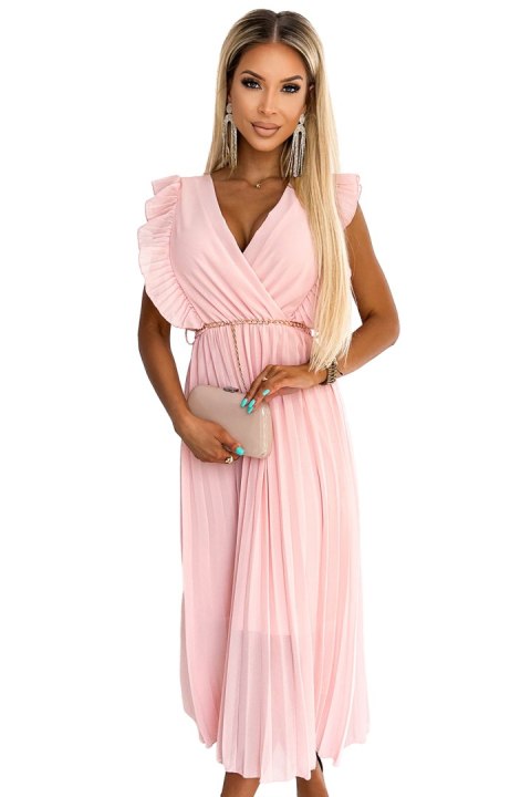 470-1 GIORGIA Plisowana sukienka z falbankami, dekoltem i złotym łańcuszkiem - BRZOSKWINIOWA - UNI