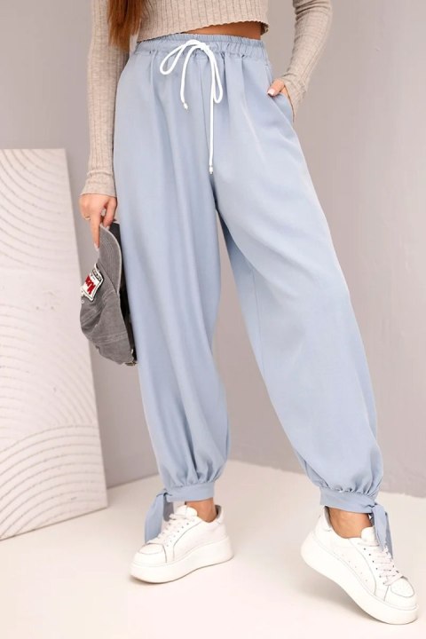 Jeansowe spodnie damskie z szeroką nogawką i elastycznym pasem