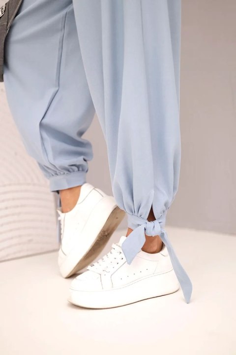 Włoskie spodnie damskie z szeroką nogawką w kolorze jeansowym