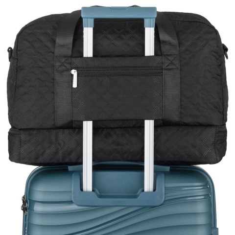 Sportowa, treningowa torba w czarnym kolorze wykonana z poliestru - Peterson