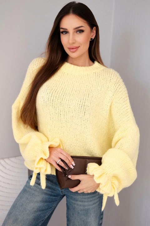 Sweter damski żółty z grubym splotem i ozdobnymi rękawami
