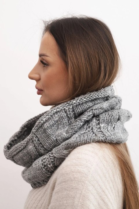 Wełniany komin damski ciemnoszary – ciepły szalik na zimę