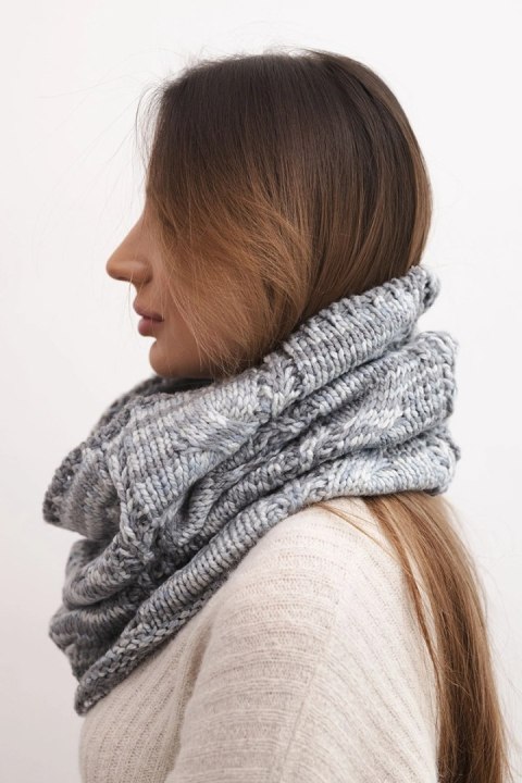 Wełniany komin damski szary z grafitem – ciepły szalik na zimę