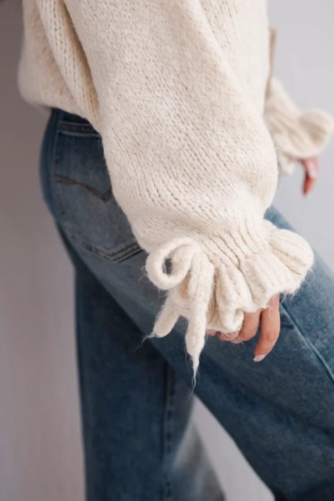 Sweter Damski Oversize z Moherem i Grubym Splotem – Beżowy | Stylowy Wieszak