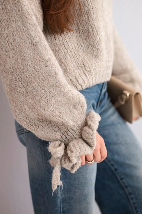 Sweter Damski Oversize z Moherem i Grubym Splotem – Ciemno Beżowy | Stylowy Wieszak