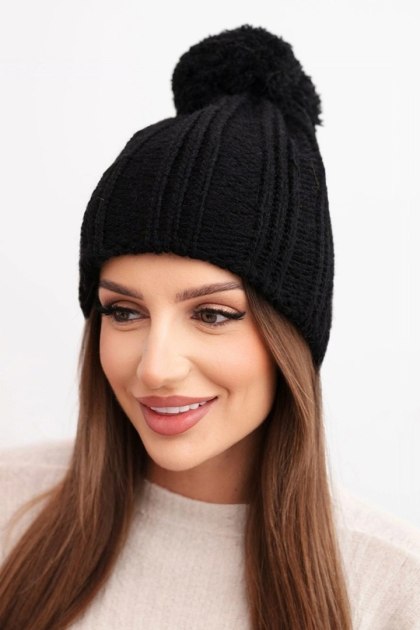 Czarna czapka zimowa damska z pomponem Idalia K284 – podszyta polarem