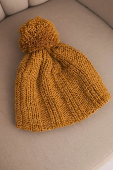 Ciepła czapka damska Idalia K284 – klasyczny fason zimowy