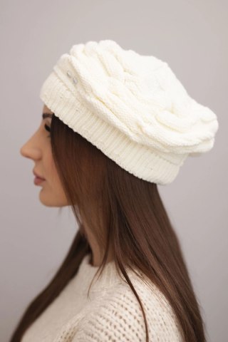 Czapka Damska Wełniana Zimowa Ecru z Kryształkami K399 – Polska Produkcja