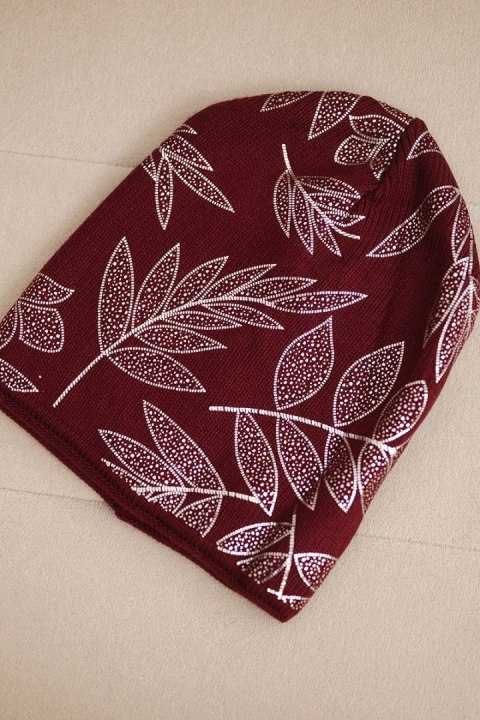 Stylowa bordowa czapka damska zimowa z delikatnym połyskiem – model K502