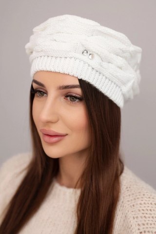 Biała Czapka Damska Zimowa z Ozdobnym Splotem i Kryształkami K398 – Polska Produkcja