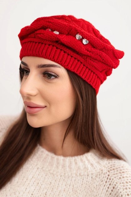 Czerwona Czapka Damska Zimowa z Ozdobnym Splotem i Kryształkami K398 – Polska Produkcja