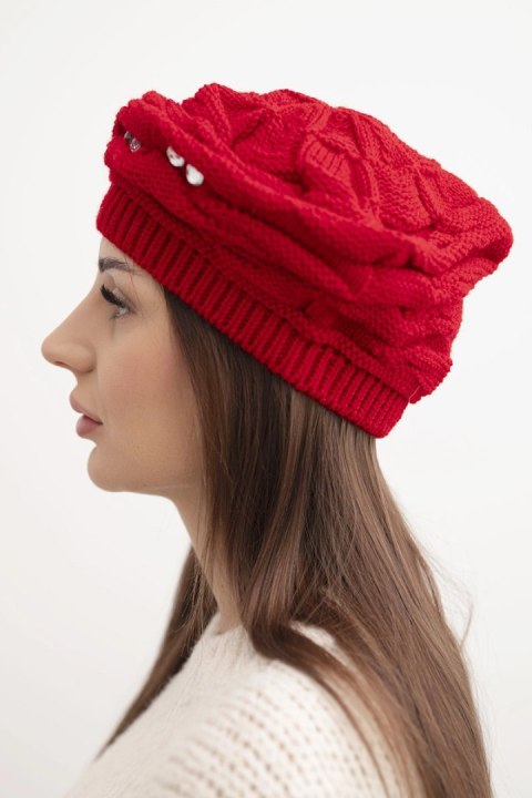 Ciepła czerwona czapka damska zimowa z dodatkiem wełny – model K398