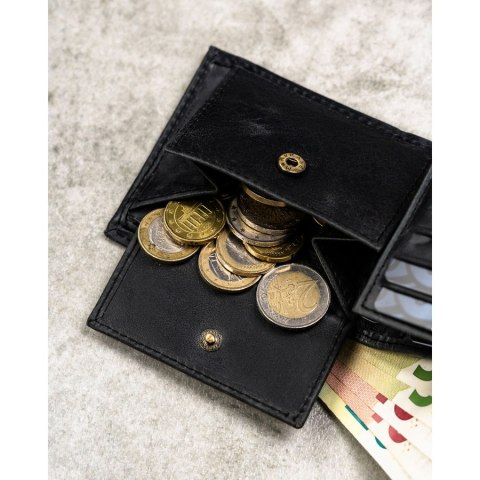 Czarny portfel męski ze skóry naturalnej bez zapięcia zewnętrznego - Peterson