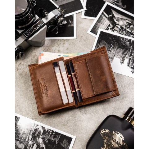 Pionowy, jasnobrązowy portfel męski ze skóry naturalnej wyposażony w system RFID - Peterson