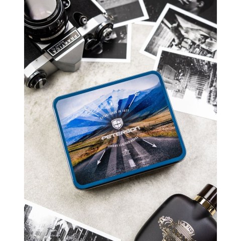 Pionowy, jasnobrązowy portfel męski ze skóry naturalnej wyposażony w system RFID - Peterson