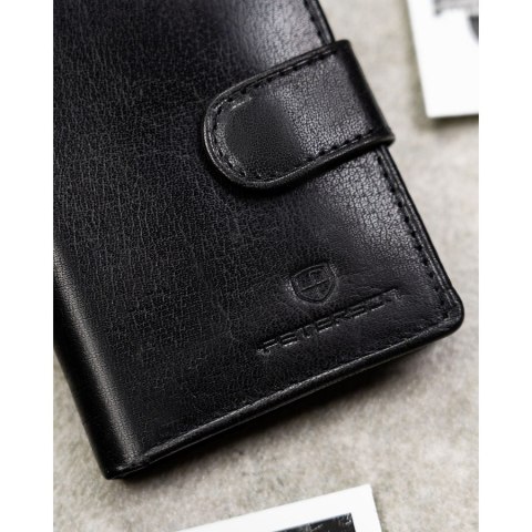 Portfel męski ze skóry naturalnej w czarnym kolorze, model zamykany zatrzaskiem - Peterson