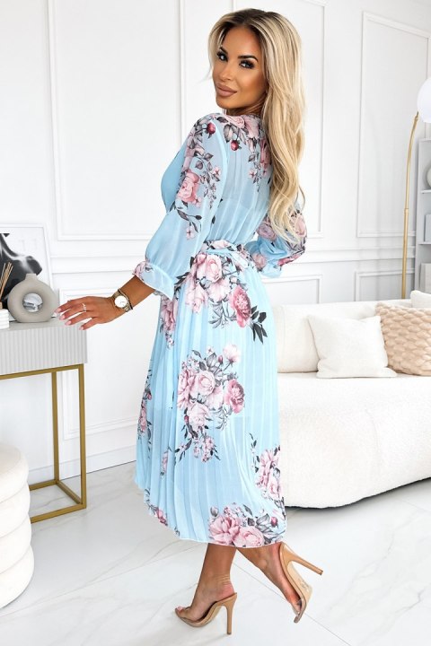 448-3 YUNA Plisowana sukienka midi z dekoltem i paskiem - RÓŻE na błękitnym tle - UNI