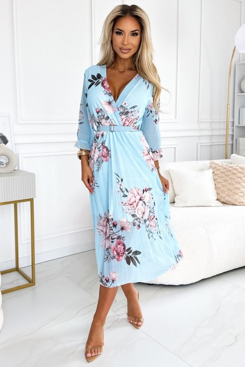 448-3 YUNA Plisowana sukienka midi z dekoltem i paskiem - RÓŻE na błękitnym tle - UNI