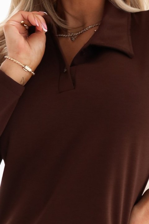 649-1 Elegancka sukienka midi z kołnierzykiem i rozcięciem z boku - czekoladowa - UNI