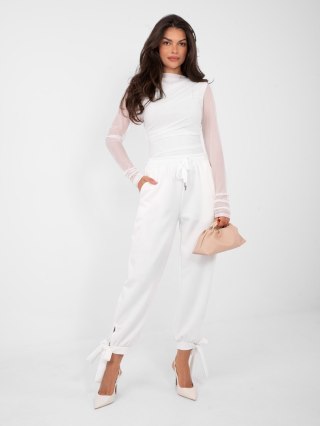 Biała drapowana bluzka damska z marszczeniami ITALY MODA – elegancka, dopasowana