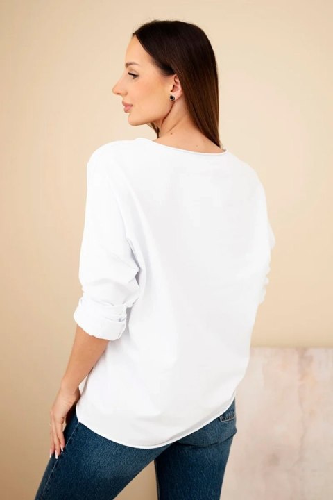 Biała bluzka damska z haftem kwiatowym – codzienna stylizacja