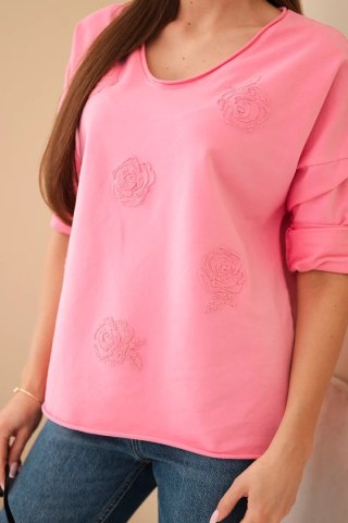 Różowa bluzka damska bawełniana z haftowanymi kwiatami i dekoltem V