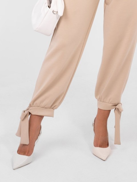 Beżowe spodnie joggery damskie ze ściągaczami przy nogawkach