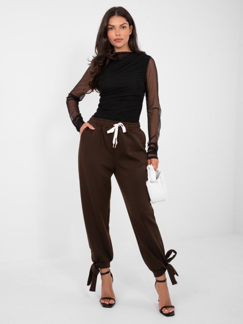 Spodnie dresowe damskie czekoladowe z miękkiego materiału masełkowego