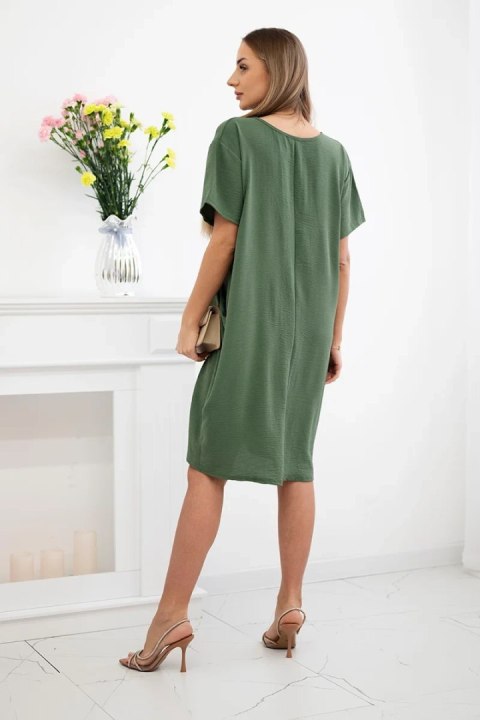 Sukienka z kieszeniami i wisiorkiem jasne khaki