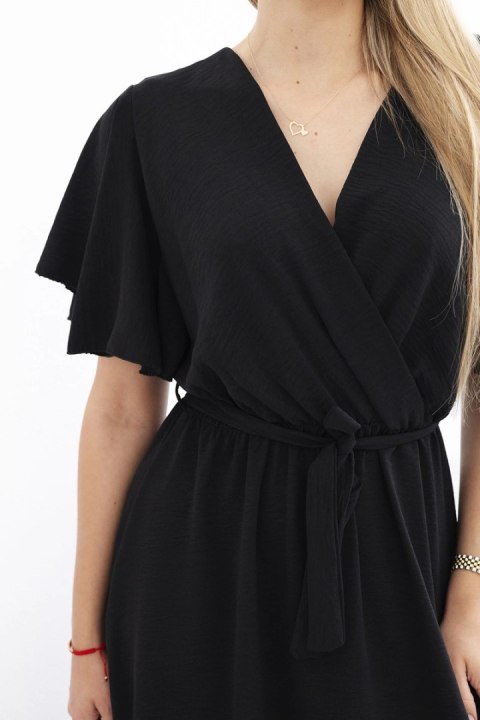 Sukienka z przekładanym dekoltem czarna – ponadczasowa elegancja