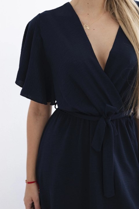 Sukienka z przekładanym dekoltem granatowa – ponadczasowa elegancja