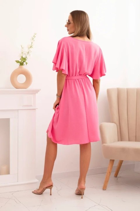 Sukienka damska jasno różowa wiązana w talii – kobiecy fason