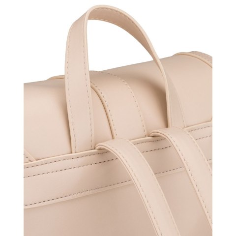 Beżowy, niewielki plecak damski ze skóry ekologicznej wyposażony w nóżki ochronne - Rovicky