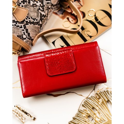 Duży portfel damski ze skóry naturalnej w czerwonym kolorze zamykany na zatrzask - Peterson