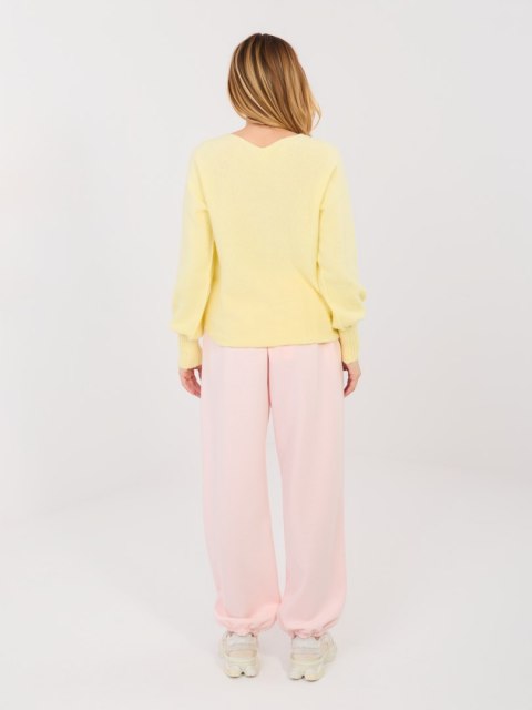 Pastelowe różowe joggery damskie – styl casual na co dzień