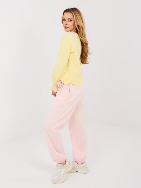 Pastelowe różowe joggery damskie one size – tył spodni