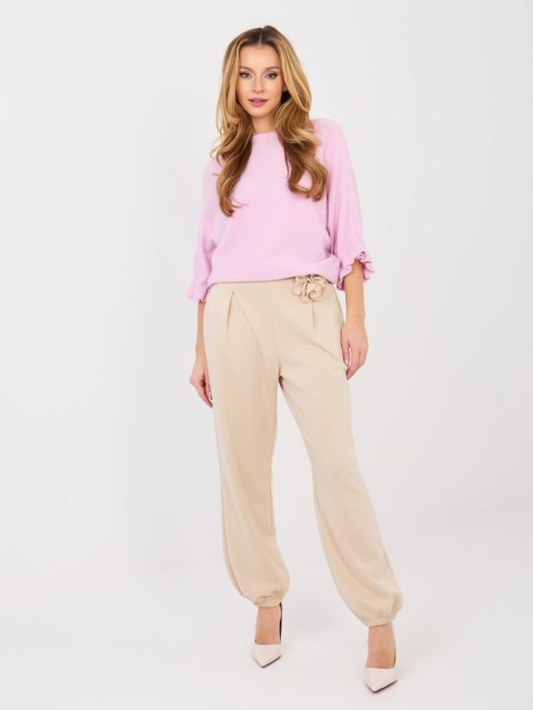 Beżowe dresowe spodnie damskie joggery z broszką ITALY MODA