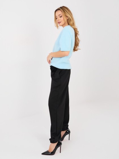 Czarne dresowe spodnie damskie bez zapięcia z broszką ITALY MODA