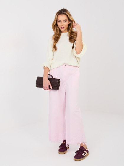 Jasnoróżowe jeansowe spodnie damskie wide leg z koronką RUE PARIS