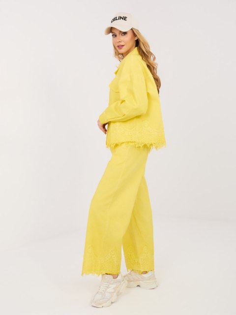 Spodnie jeansowe damskie wide leg z koronką przy nogawkach