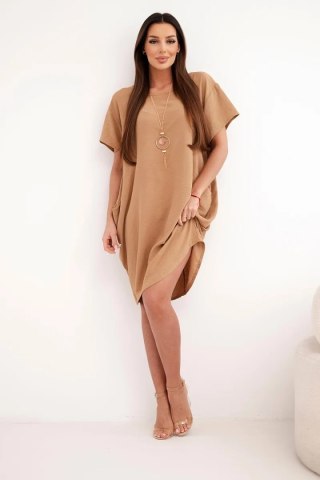 Camelowa sukienka damska z kieszeniami i wisiorkiem – włoska produkcja