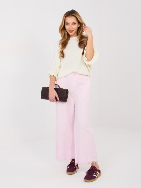 Jasnoróżowe jeansowe spodnie damskie wide leg z koronką RUE PARIS