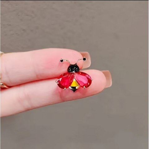 Broszka ozdobna - czerwony Owad BZ230