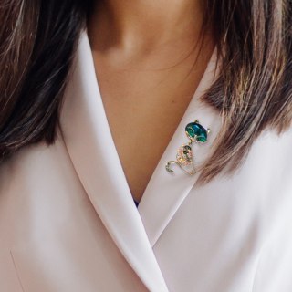 Broszka ozdobna kryształki niebieski i zielony KOTEK BZ173