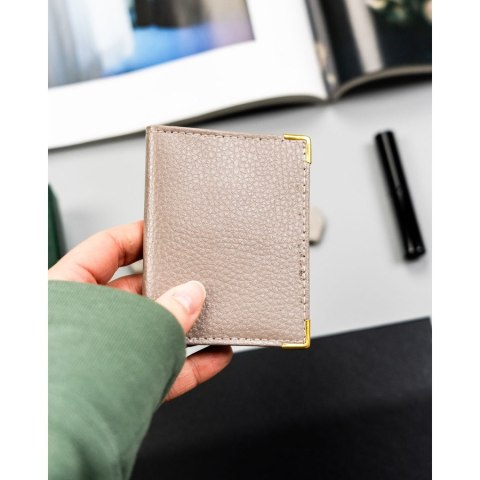 Beżowe etui na karty wykonane ze skóry naturalnej