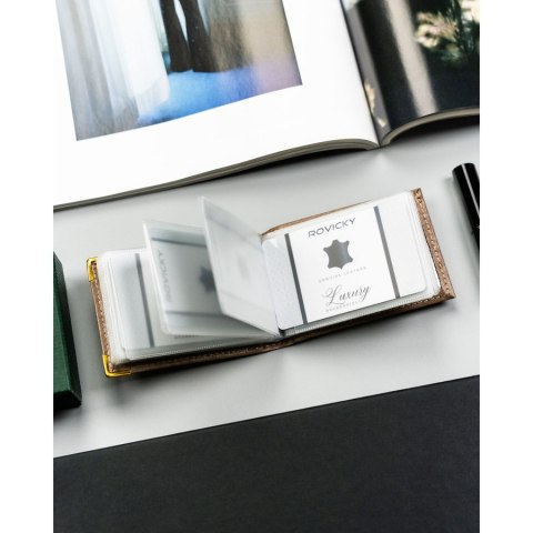 Beżowe, skórzane etui na karty