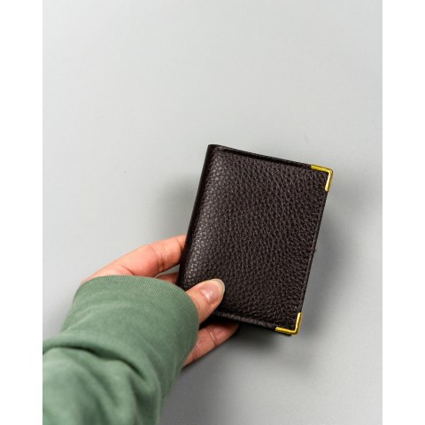 Brązowe etui na karty wykonane ze skóry naturalnej