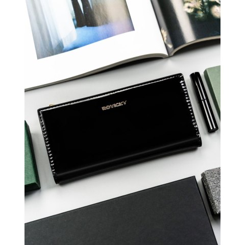 Czarny, duży portfel damski ze skóry ekologicznej zamykany suwakiem i zatrzaskiem - Rovicky